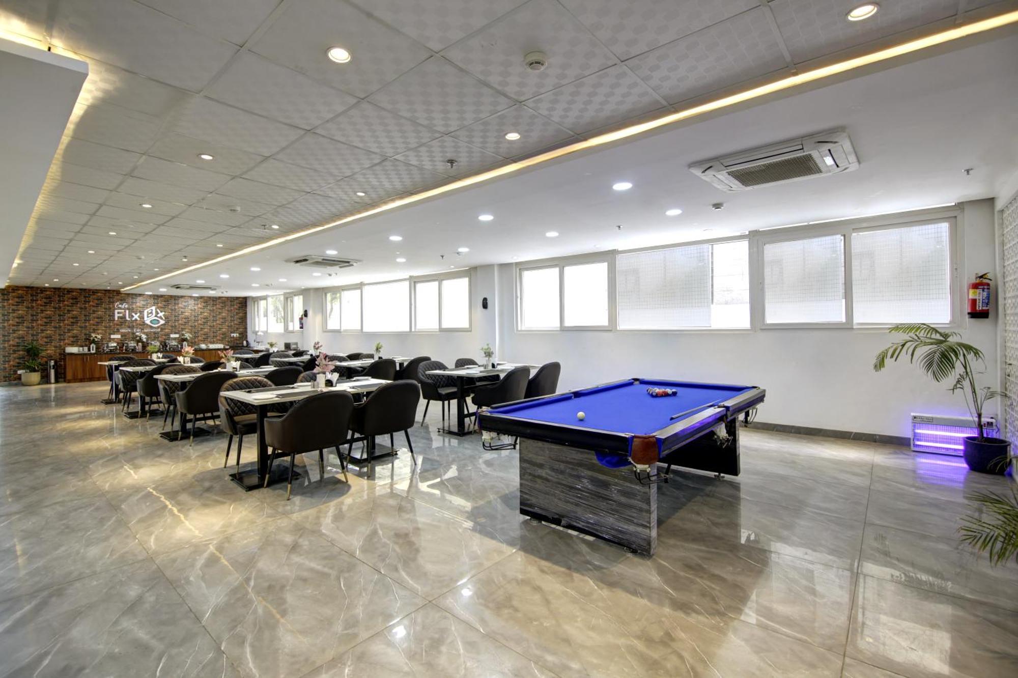 Flxho Cyber One - Hotel And Banquet Cyber City Gurgaon Exterior foto