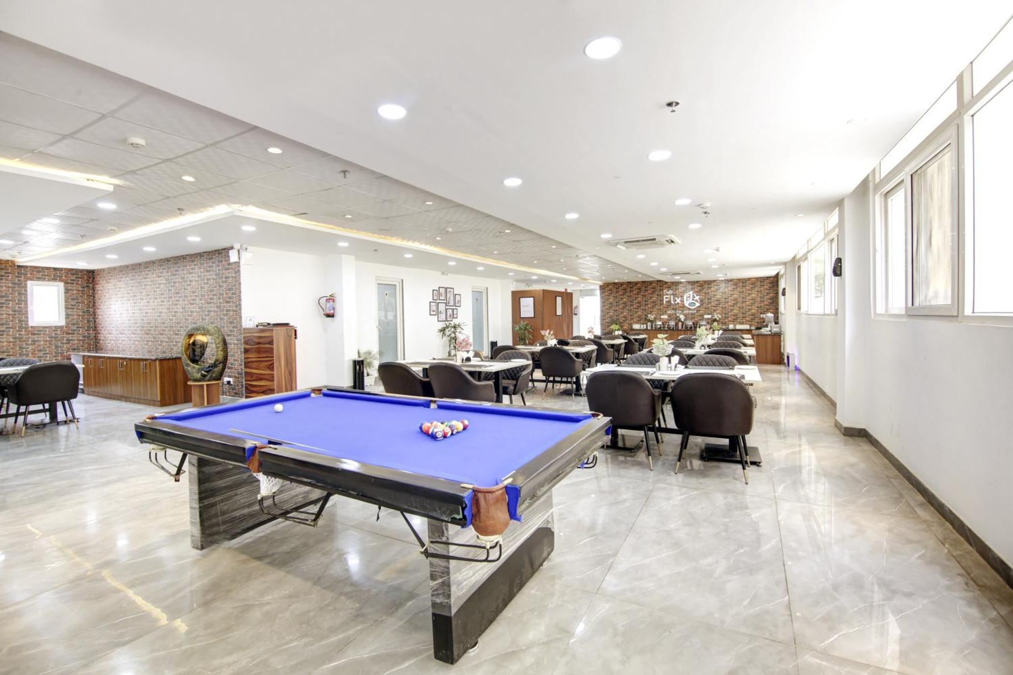 Flxho Cyber One - Hotel And Banquet Cyber City Gurgaon Exterior foto